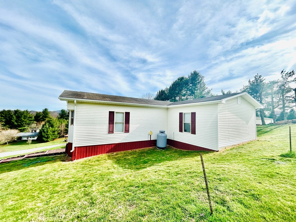 595 Davis Valley Road Rural Retreat, VA 24368 - Photo 17 of 38 Gallery Image 17