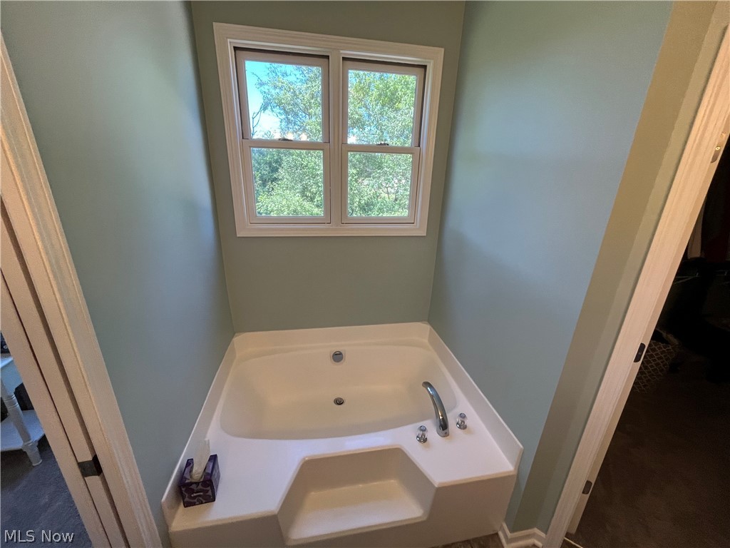 4842 Ridge Road Medina, OH 44256 - Photo 34 of 50 Garden tub in the master