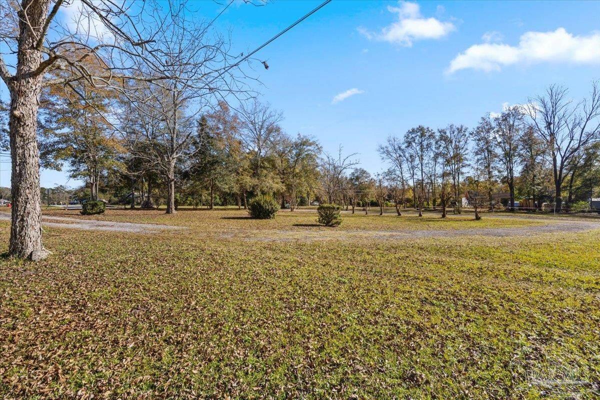 1957 Stacey Road Cantonment, FL 32533 - Photo 3 of 31