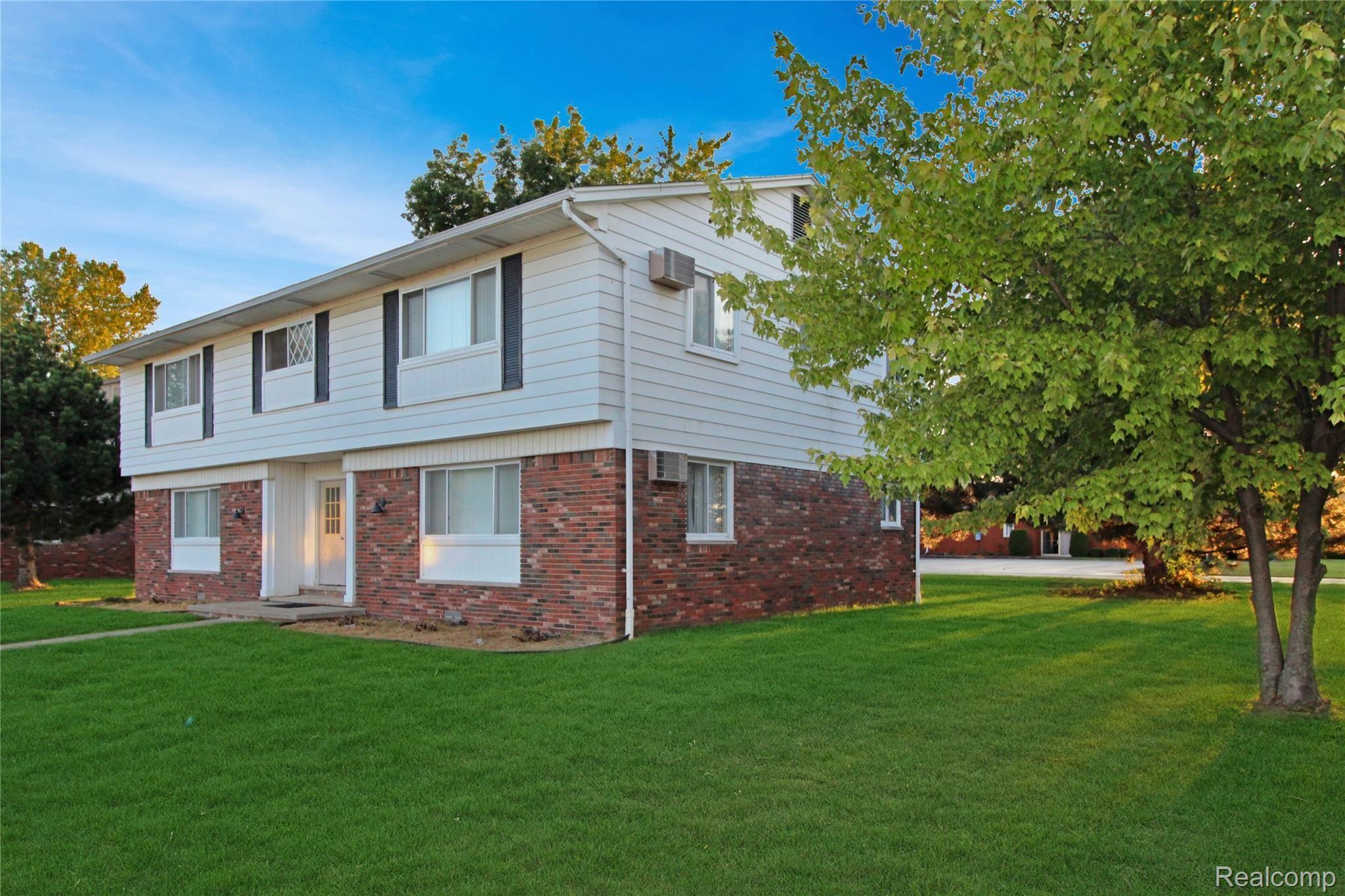 24024 Hall Road, Unit 2 Clinton Township, MI 48036 - Photo 2 of 10 IMG_4441.jpg