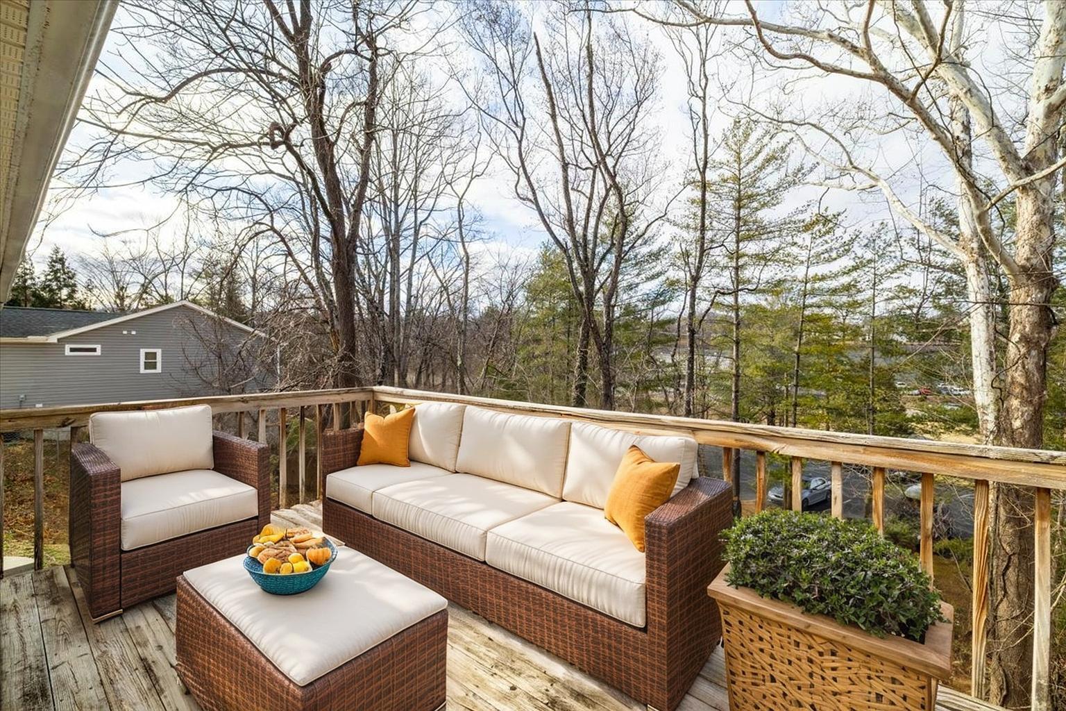 4935 Merriman Road Roanoke, VA 24018 - Photo 14 of 25 16-Exterior-1 - Outdoor - Standard - 11