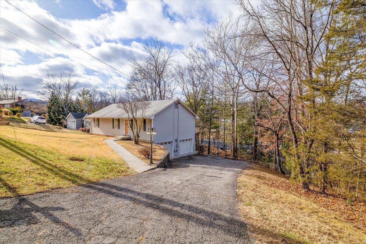 4935 Merriman Road Roanoke, VA 24018 - Photo 25 of 25 30-Exterior-1-2