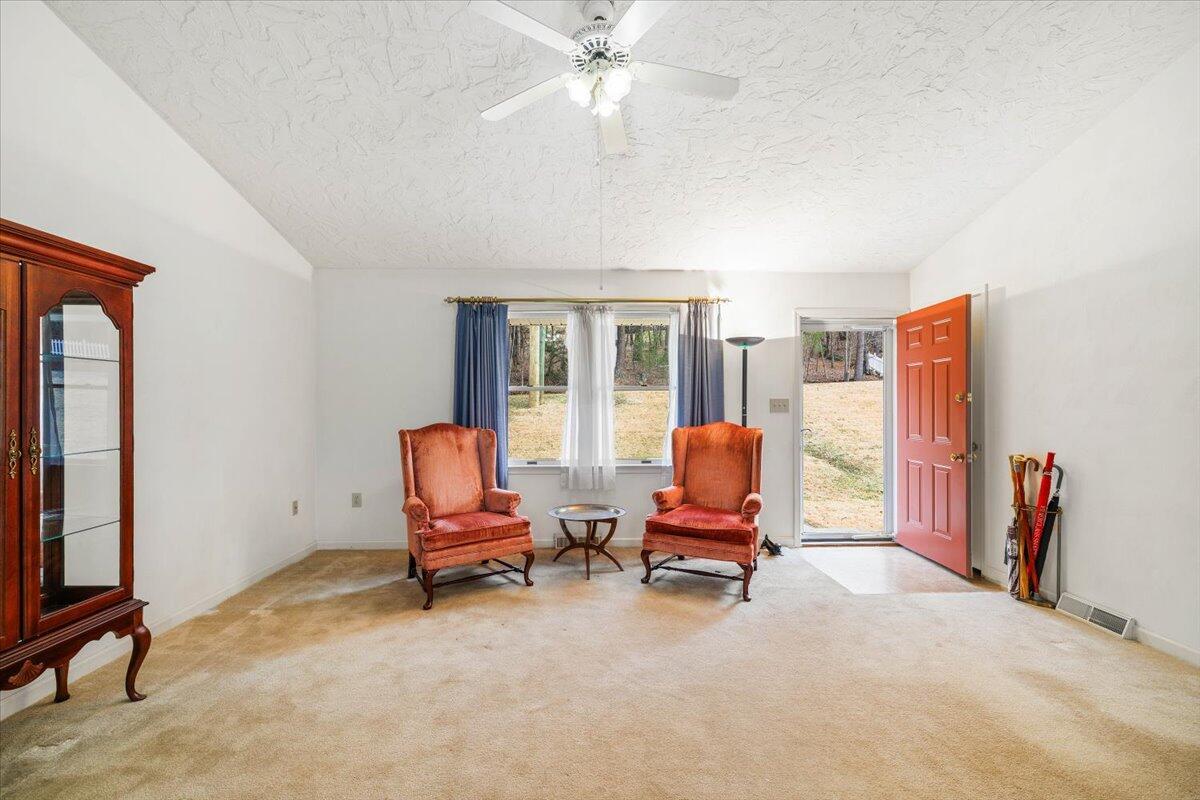 4935 Merriman Road Roanoke, VA 24018 - Photo 3 of 25 12-Interior-6