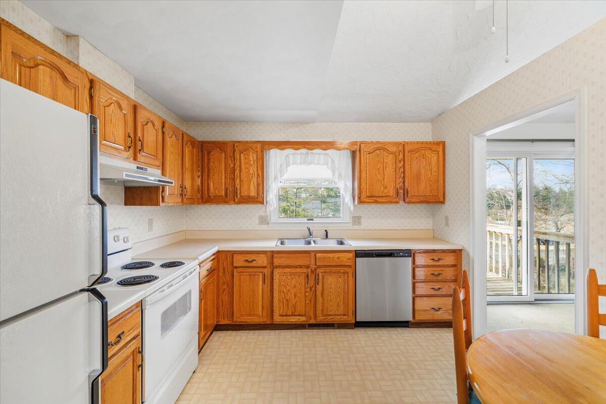 4935 Merriman Road Roanoke, VA 24018 - Photo 5 of 25 15-Interior-11