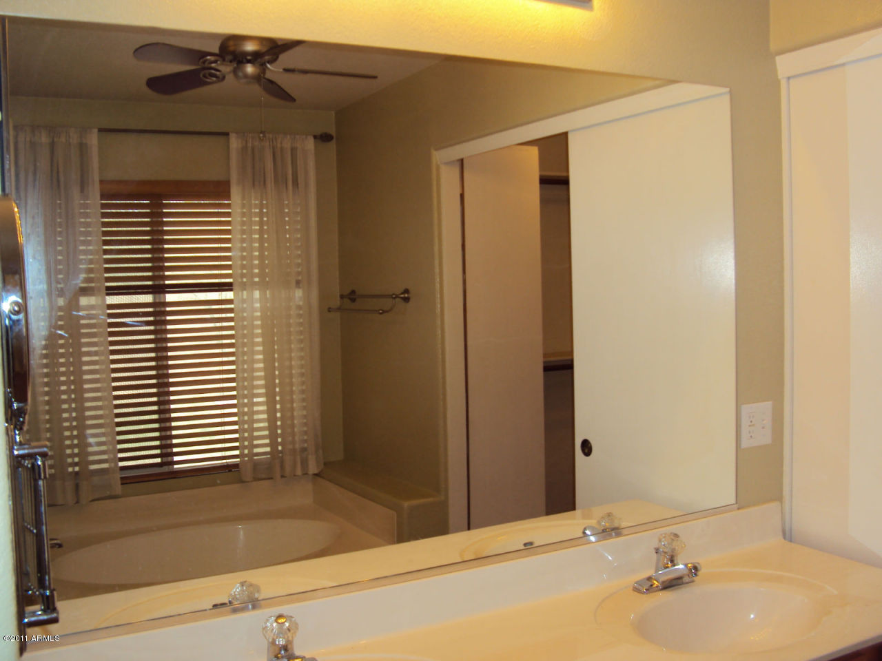 1930 East Vineyard Road Phoenix, AZ 85042 - Photo 8 of 36 Masterbath2