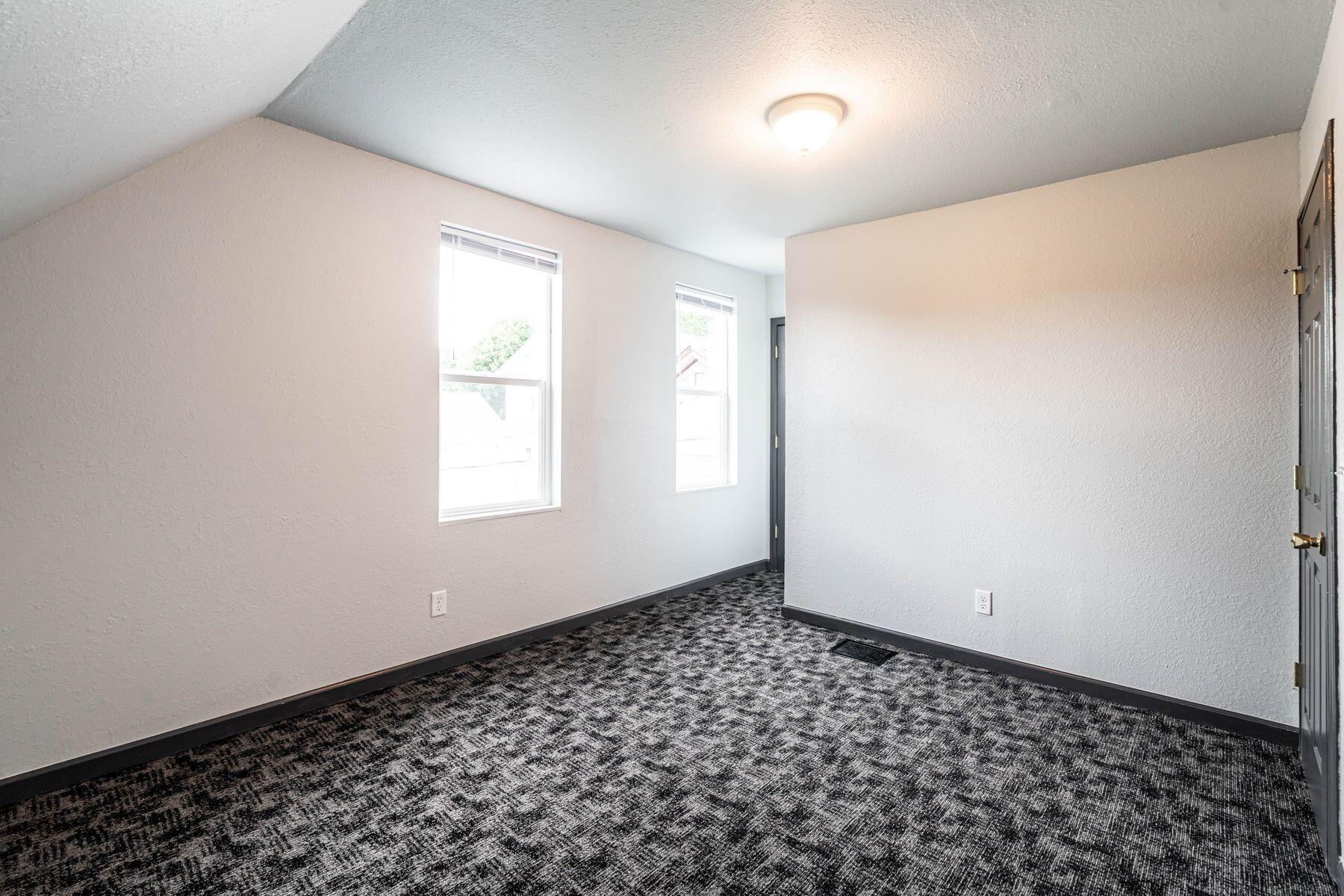 547 North 25th Street Milwaukee, WI 53233 - Photo 17 of 27 Bedroom 2