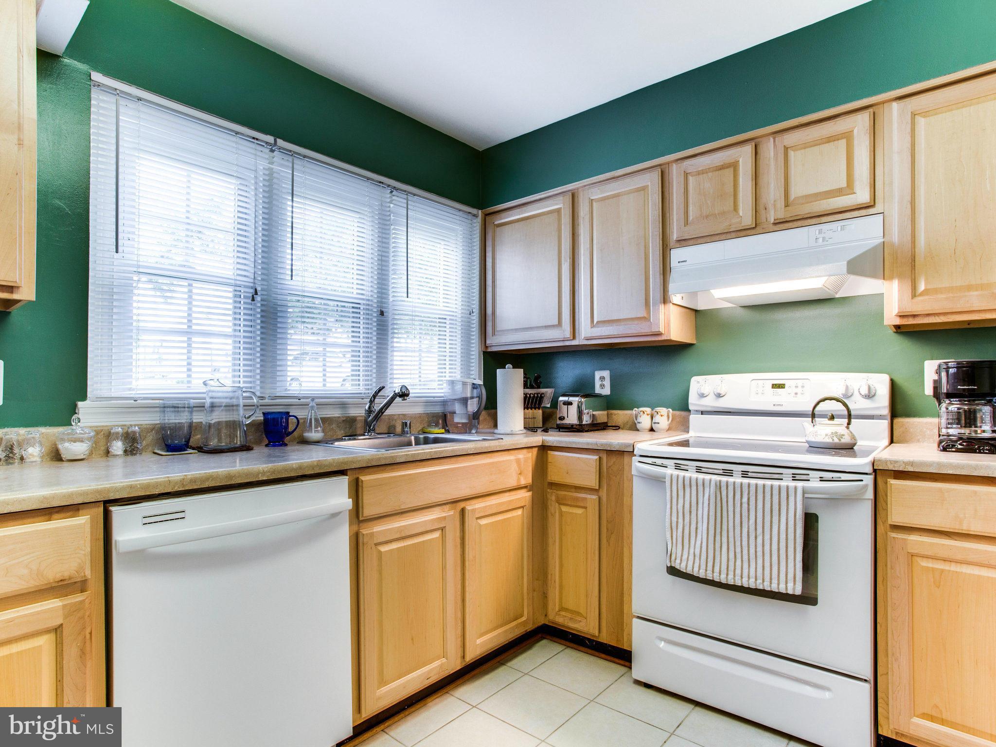 14445 Golden Oak Road, Unit 14445 Centreville, VA 20121 - Photo 12 of 30 Kitchen