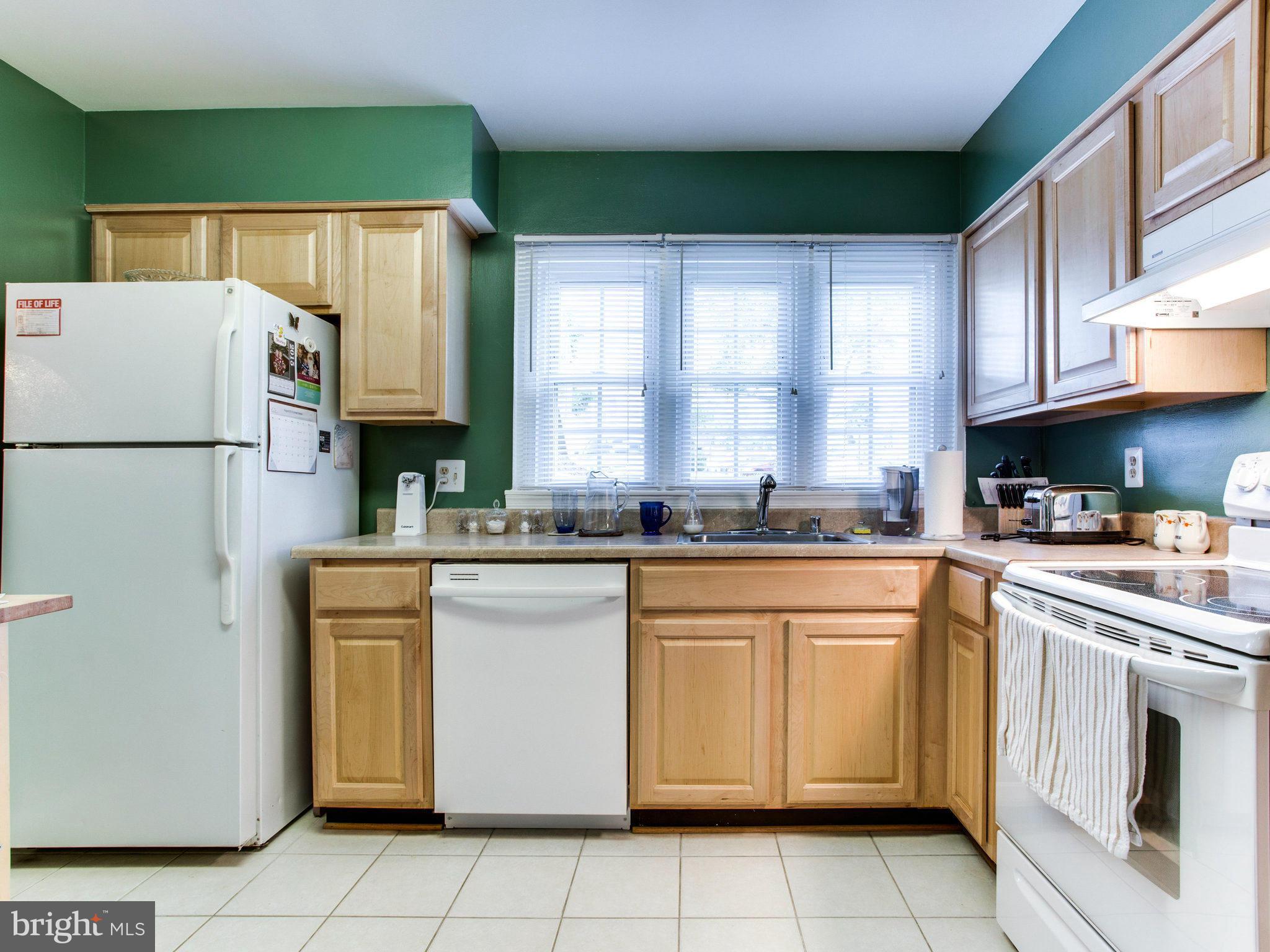 14445 Golden Oak Road, Unit 14445 Centreville, VA 20121 - Photo 13 of 30 Kitchen