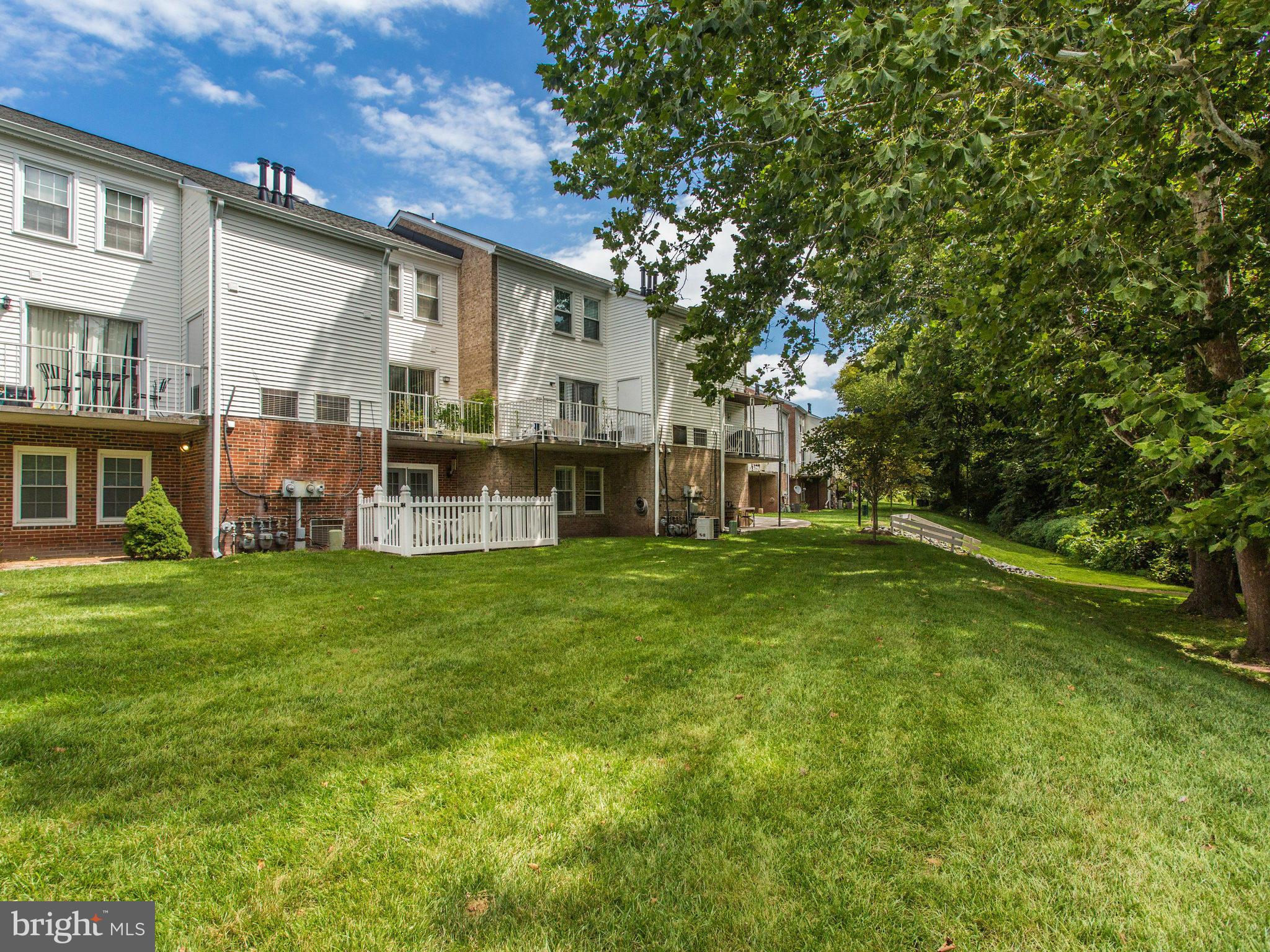 14445 Golden Oak Road, Unit 14445 Centreville, VA 20121 - Photo 24 of 30 Exterior (Rear)