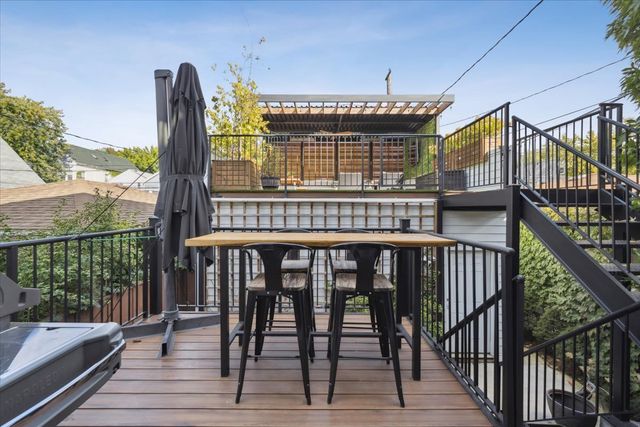 $1,695,000 | 2226 West Barry Avenue, Chicago, IL 60618