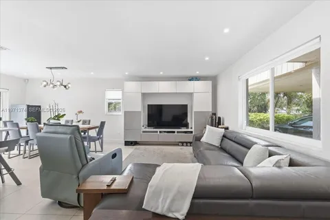 $999,999 | 6140 Southwest 62nd Street, South Miami, FL 33143