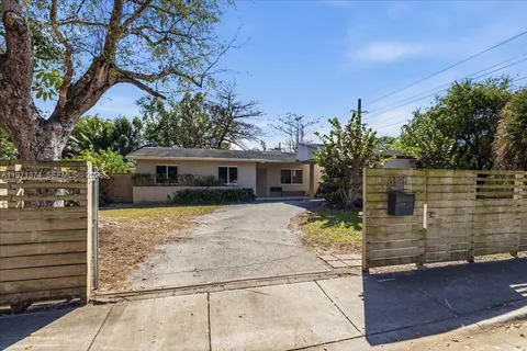 $999,999 | 6140 Southwest 62nd Street, South Miami, FL 33143