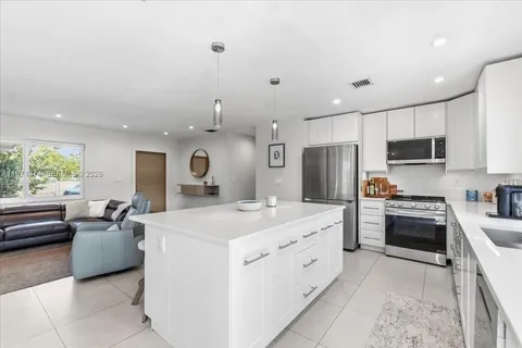 $999,999 | 6140 Southwest 62nd Street, South Miami, FL 33143