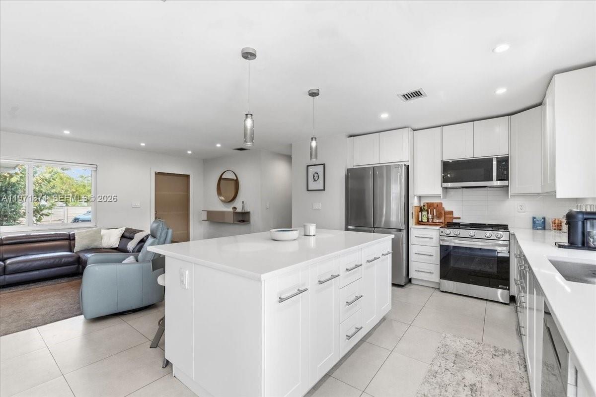 6140 Southwest 62nd Street South Miami, FL 33143 - Photo 3 of 24