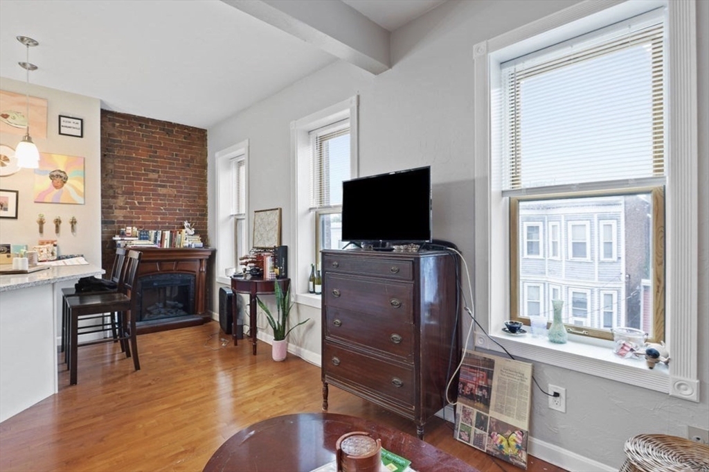 166 F Street, Unit 4 Boston, MA 02127 - Photo 4 of 12