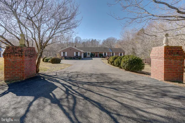 $499,000 | 209 Fairway Drive, Louisa, VA 23093