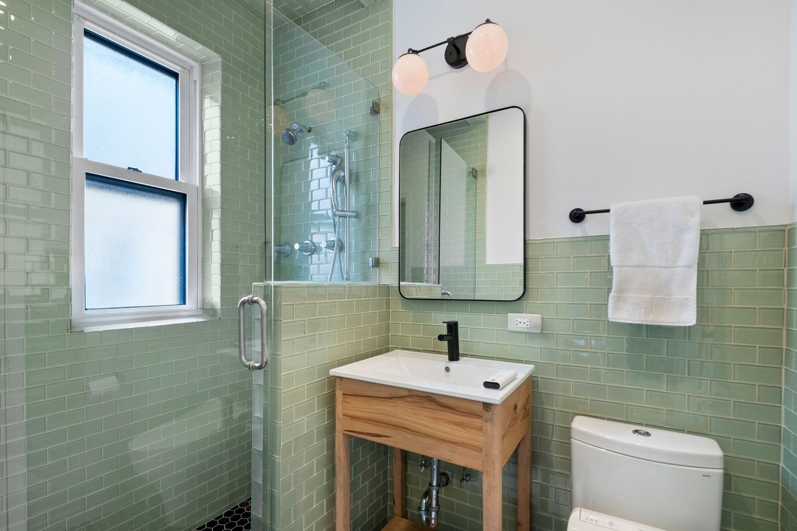 537 West Roscoe Street, Unit 2 Chicago, IL 60657 - Photo 23 of 25