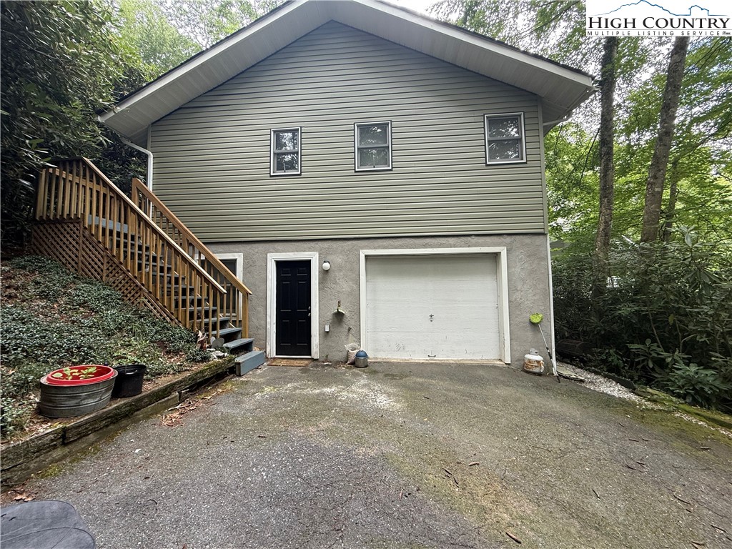 61 River Loop Newland, NC 28657 - Photo 4 of 38 a view of a house with a yard