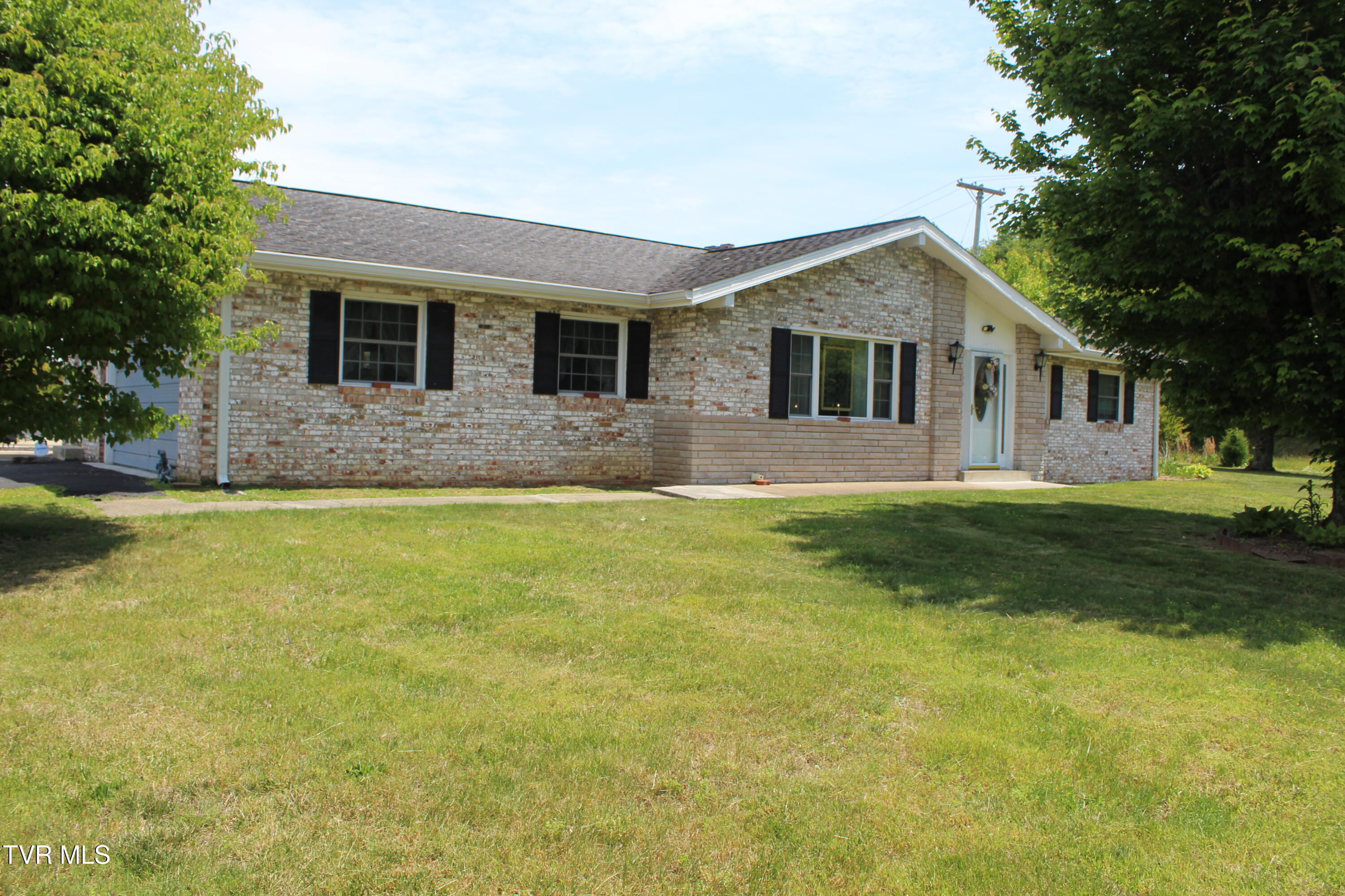 363 Sugar Run Road Jonesville, VA 24263 - Photo 2 of 48 IMG_6830