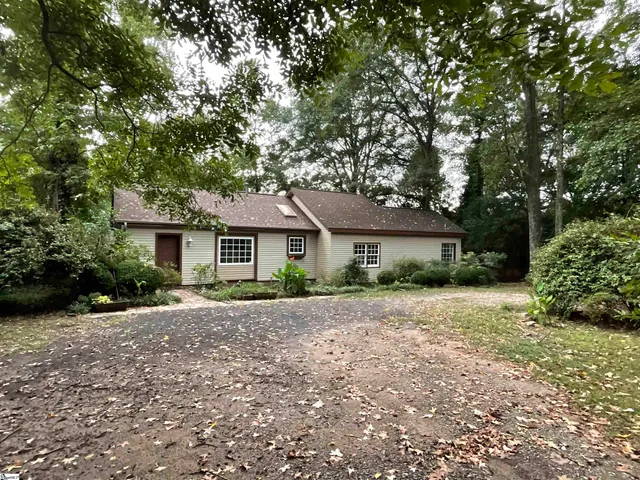 $1,788 | 42 Clarendon Avenue, Greenville, SC 29609