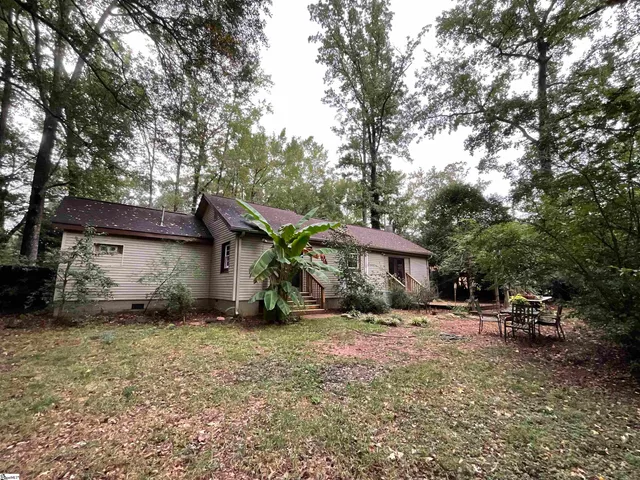 $1,788 | 42 Clarendon Avenue, Greenville, SC 29609