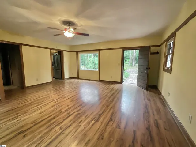 $1,788 | 42 Clarendon Avenue, Greenville, SC 29609