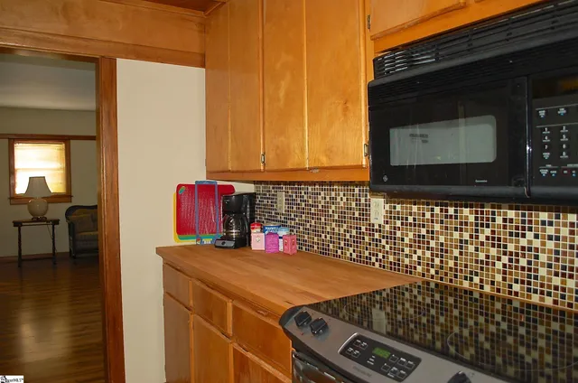 $1,788 | 42 Clarendon Avenue, Greenville, SC 29609