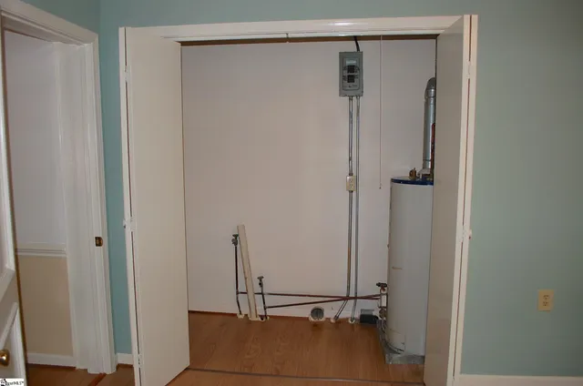 $1,788 | 42 Clarendon Avenue, Greenville, SC 29609