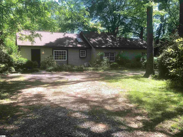 $1,788 | 42 Clarendon Avenue, Greenville, SC 29609