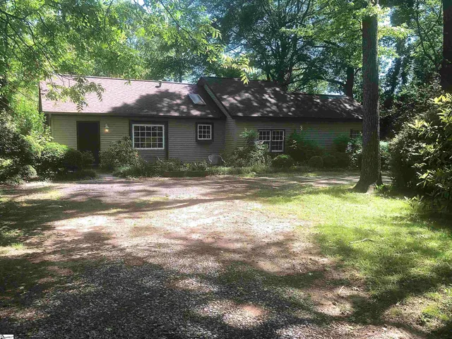 $1,788 | 42 Clarendon Avenue, Greenville, SC 29609