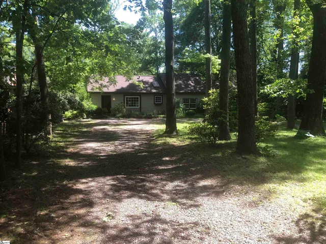 $1,788 | 42 Clarendon Avenue, Greenville, SC 29609