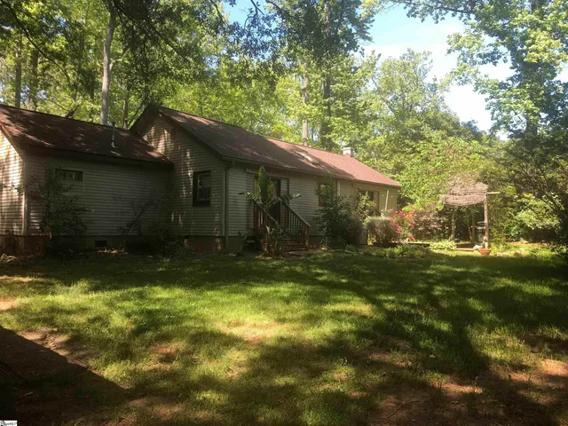 $1,788 | 42 Clarendon Avenue, Greenville, SC 29609
