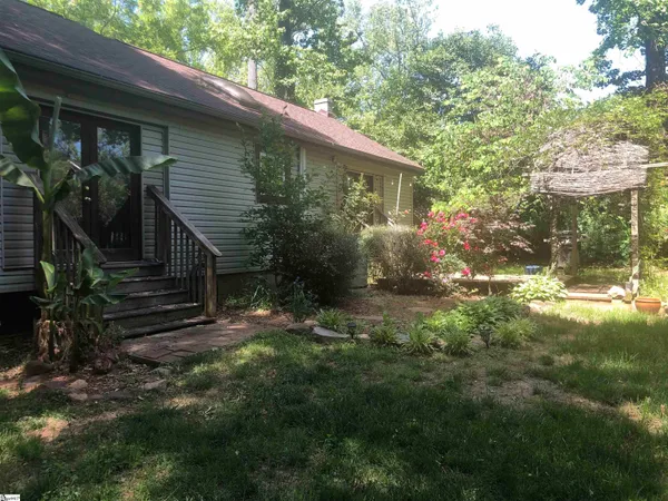 $1,788 | 42 Clarendon Avenue, Greenville, SC 29609