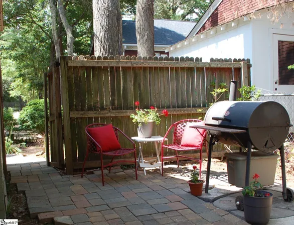 $1,788 | 42 Clarendon Avenue, Greenville, SC 29609