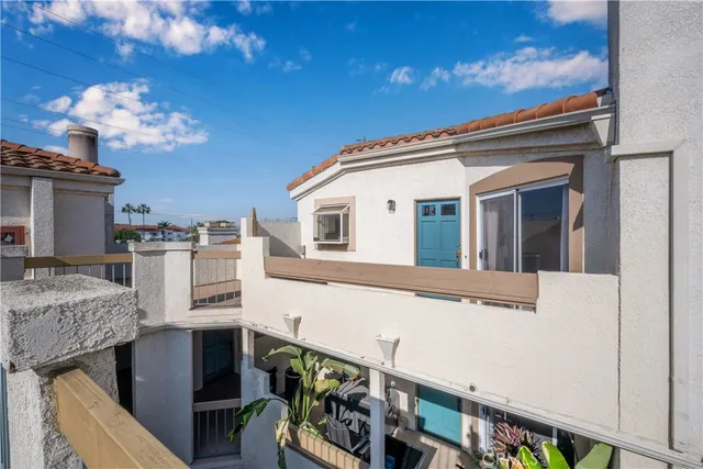 a view of a house with roof