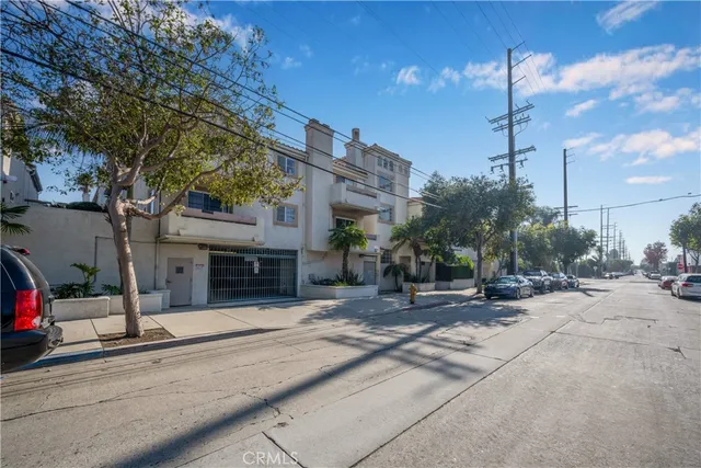 a view of a house with palm trees