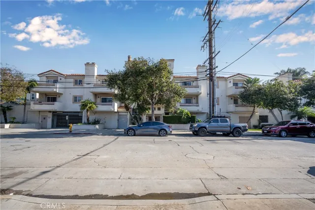 $499,999 | 3605 East Anaheim Street, Unit 407, Long Beach, CA 90804