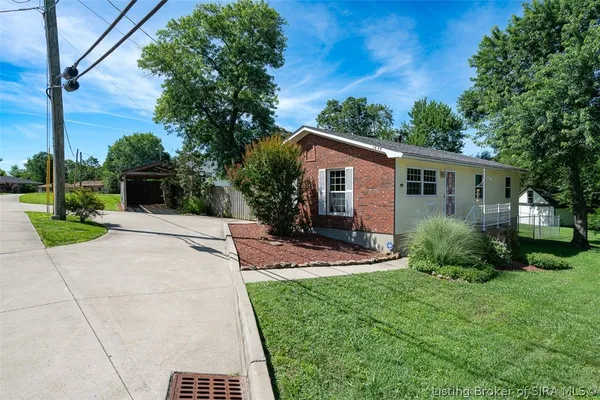1849 McDonald Lane, New Albany, IN 47150