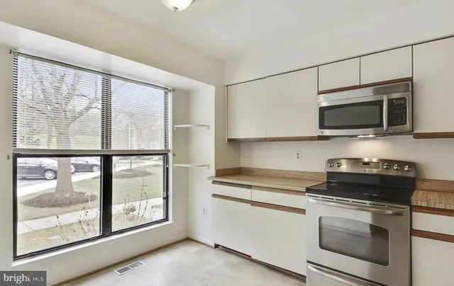 $3,400 | 5153 King Charles Way, Bethesda, MD 20814