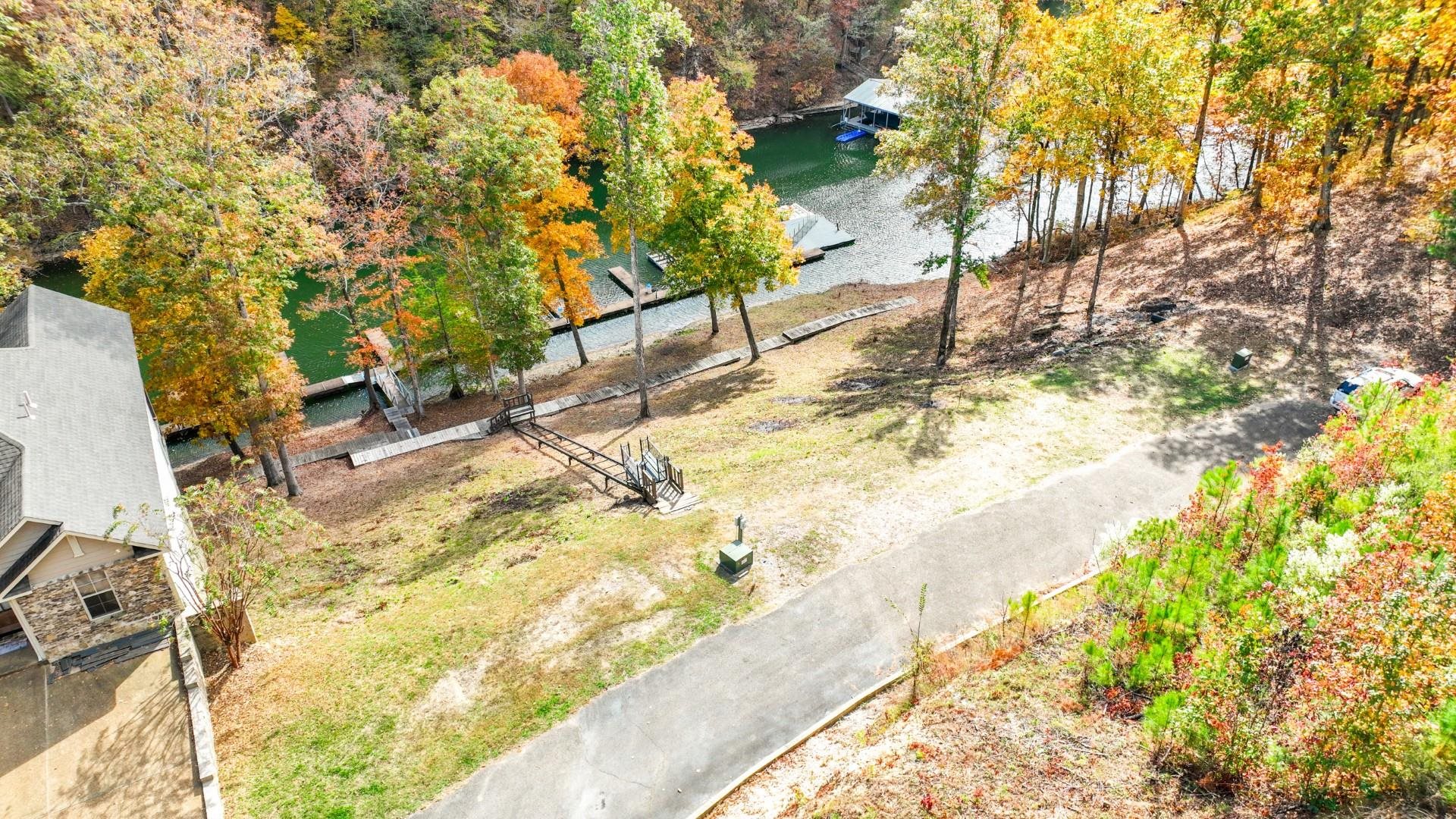 123 Breeze Point Savannah, TN 38372 - Photo 20 of 32 a view of a yard with wooden fence