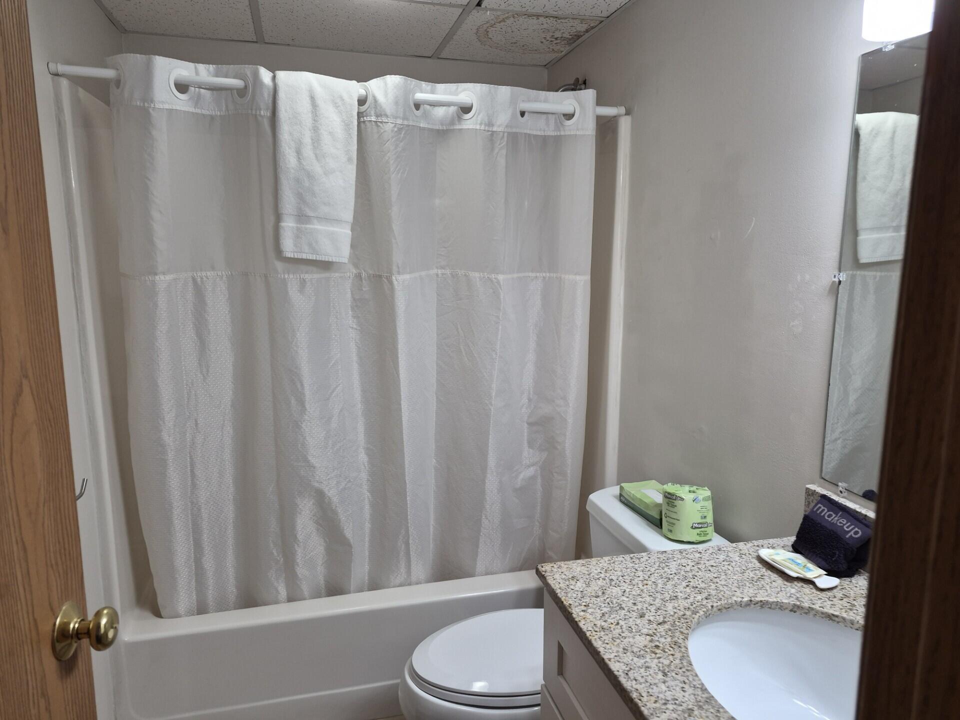 1373 Post Road, Unit 8B Wells, ME 04090 - Photo 10 of 22 PRIMARY FULL BATH