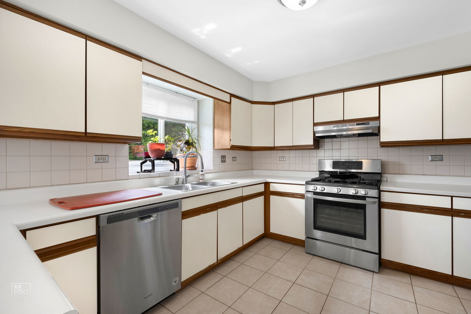 720 Small Court Naperville, IL 60563 - Photo 3 of 25 a kitchen with a sink stove and cabinets
