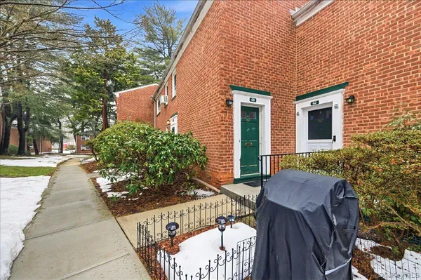 $285,000 | 4 Fieldstone Drive, Unit 60, Hartsdale, NY 10530