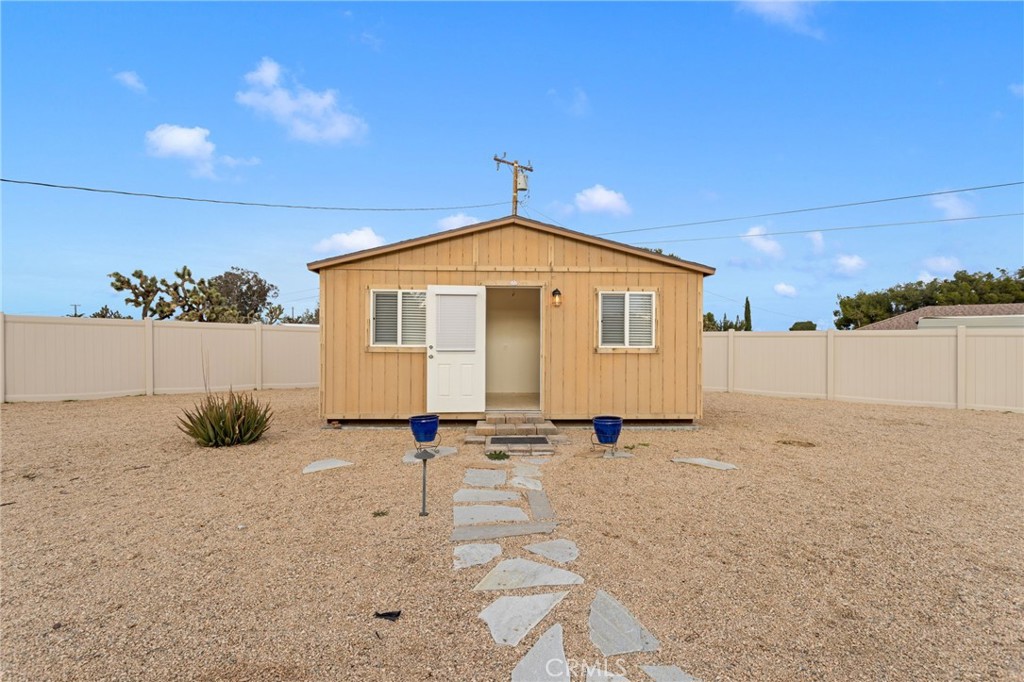 20360 Ituma Road Apple Valley, CA 92308 - Photo 44 of 66 a view of a house with a snow in the background