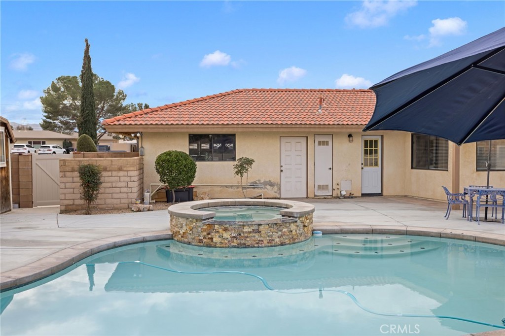 20360 Ituma Road Apple Valley, CA 92308 - Photo 55 of 66 a view of a house with backyard and sitting area