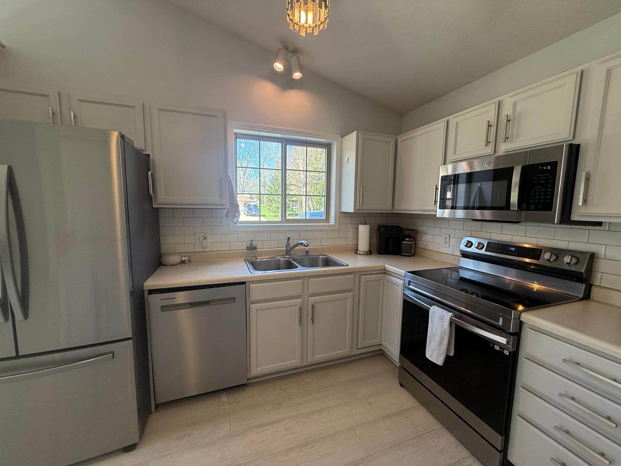 3818 Strathmore Lane Southeast Rochester, MN 55904 - Photo 15 of 45
