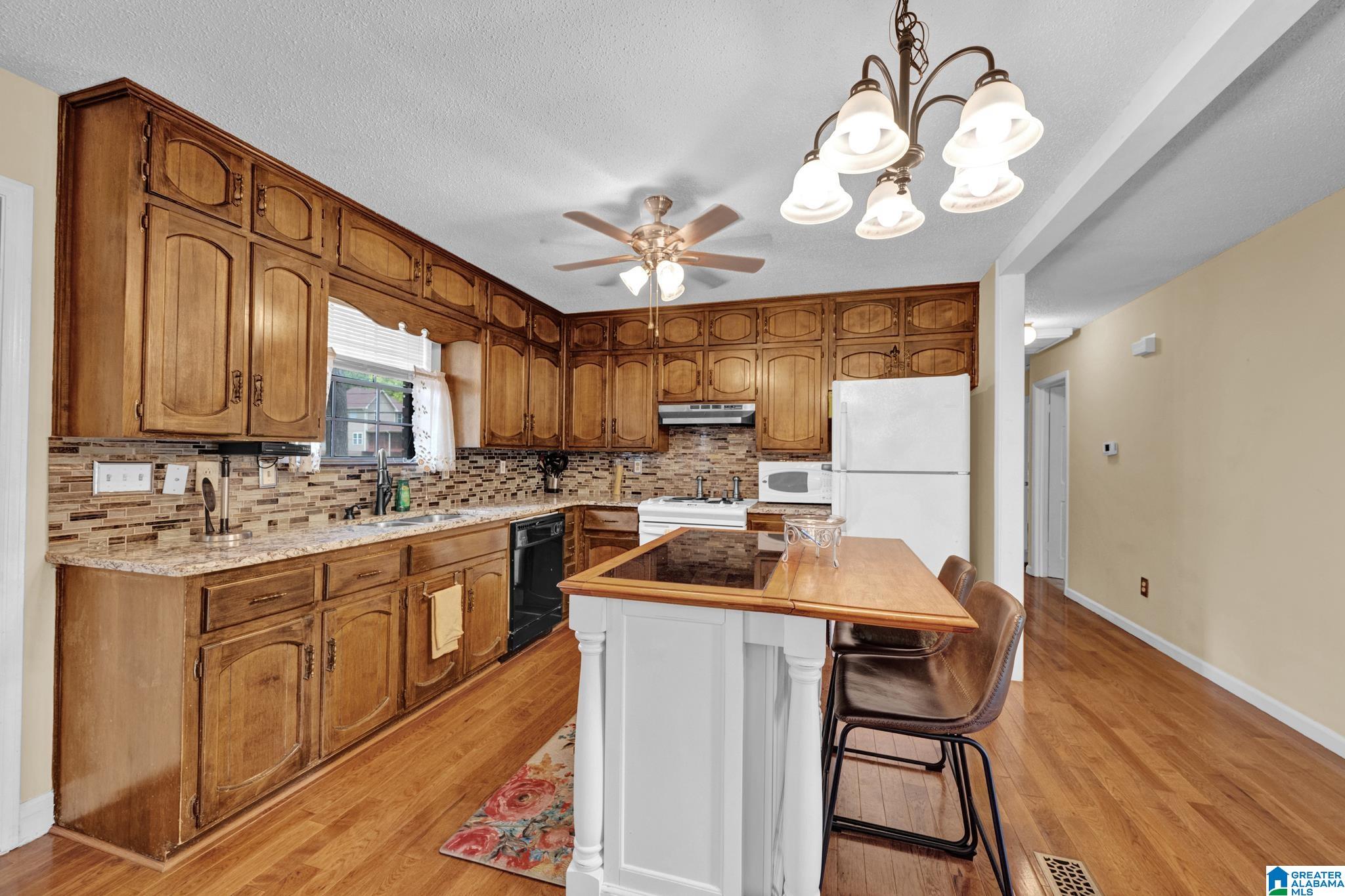 1121 Pacific Drive Alabaster, AL 35007 - Photo 11 of 36