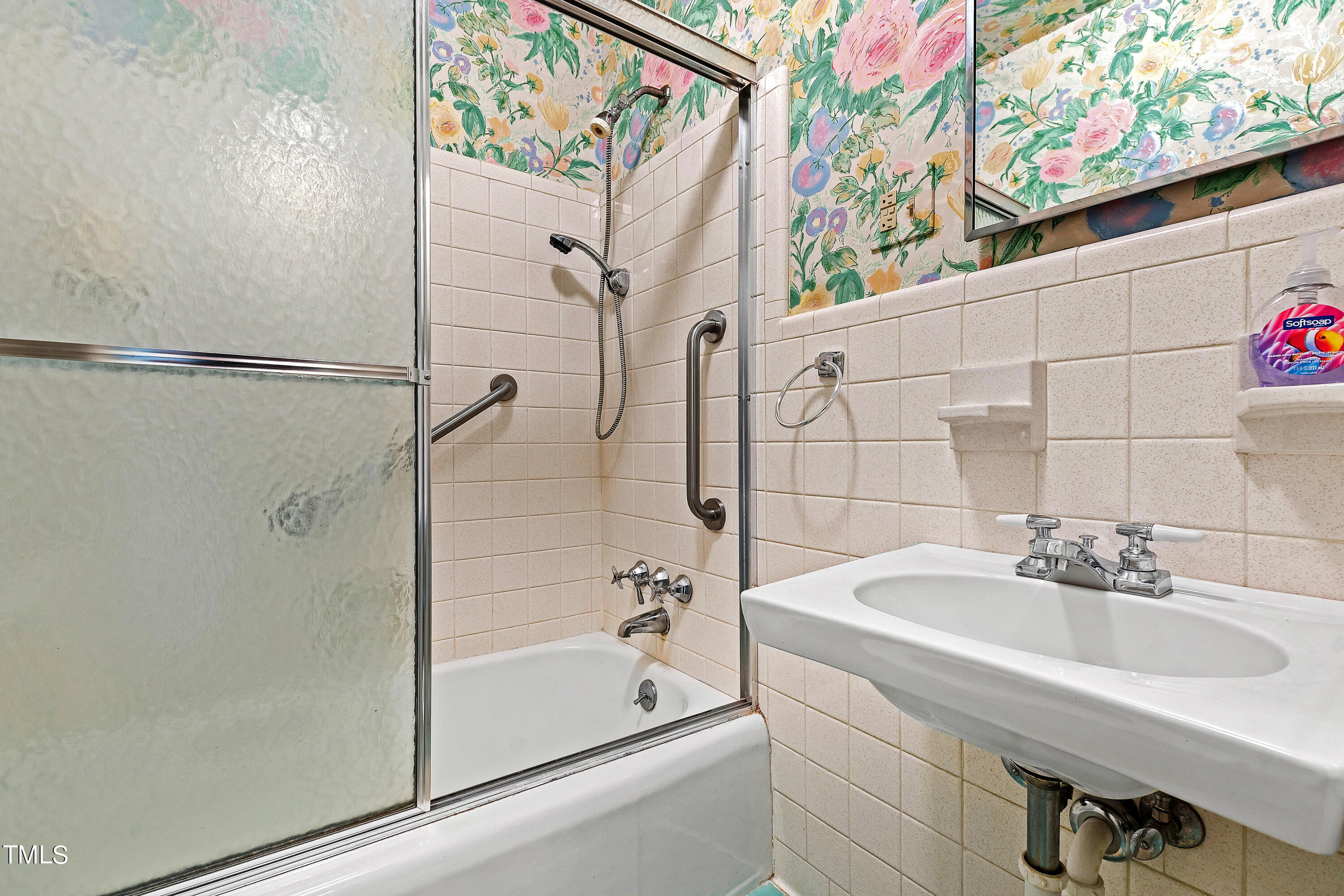 1725 Brooks Avenue Raleigh, NC 27607 - Photo 28 of 42 a bathroom with a sink and a mirror