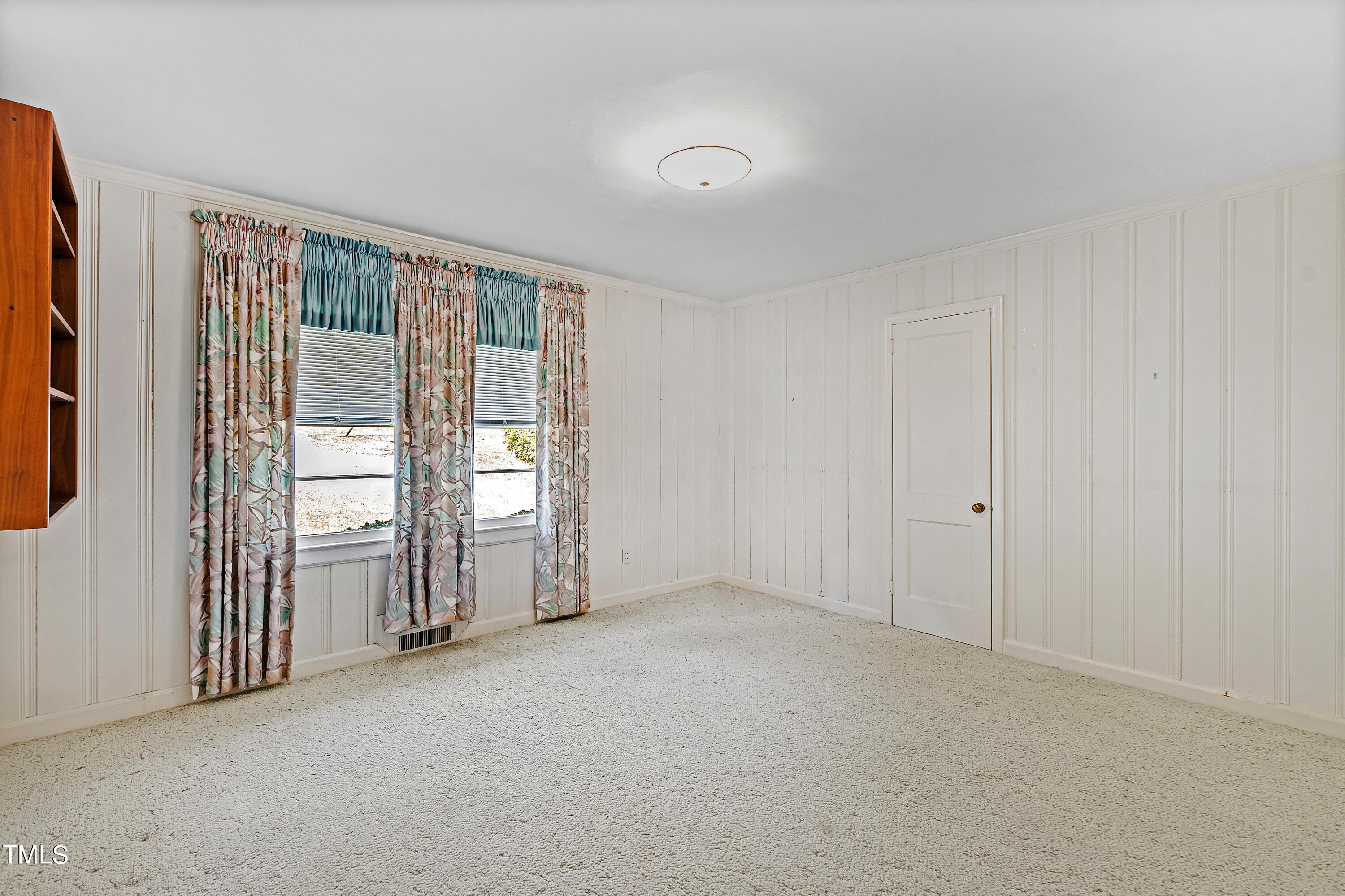 1725 Brooks Avenue Raleigh, NC 27607 - Photo 33 of 42 an empty room with windows