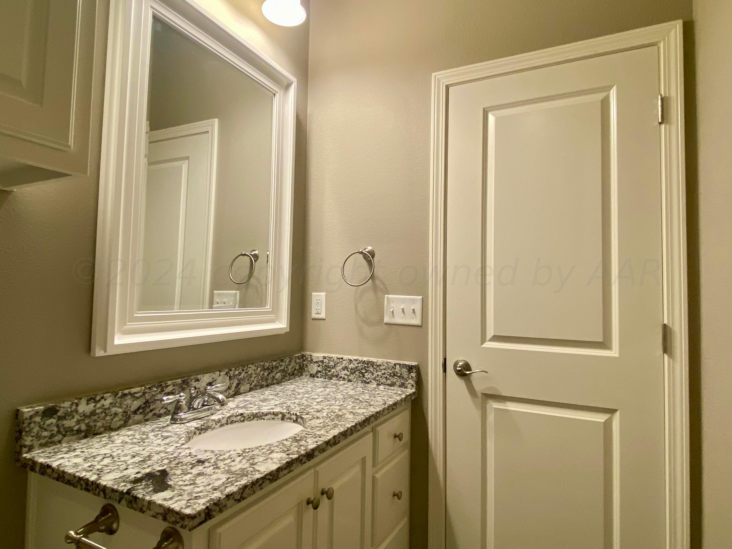 9608 Sydney Drive Amarillo, TX 79119 - Photo 15 of 22 Hallway Bath